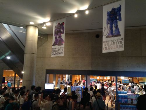 ガンダム展のミュージアムグッズが大混雑