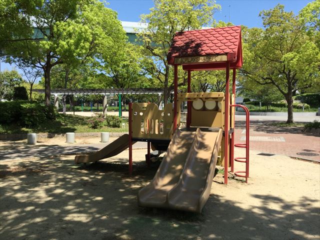 「八幡屋公園」のミニ滑り台