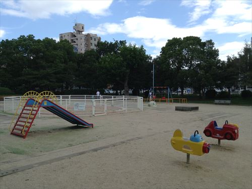 長居公園内遊具公園（遊戯広場）