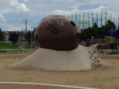 大泉緑地の大型遊具公園③「冒険ランド」かたつむり