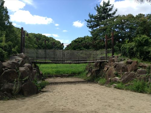 大泉緑地の大型遊具公園②「海遊ランド」橋