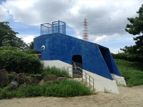 大泉緑地の大型遊具公園②「海遊ランド」くじら