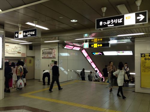 御堂筋線心斎橋駅