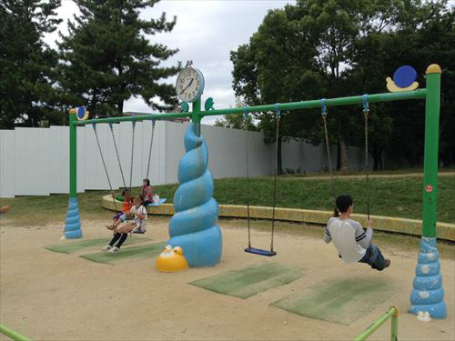 久宝寺緑地・まいまい広場・ブランコ