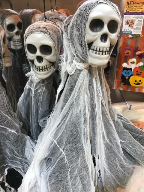 ダイソーのハロウィングッズ「ガイコツのおばけ」