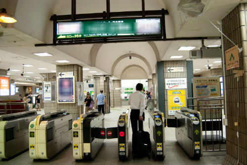 電車の改札