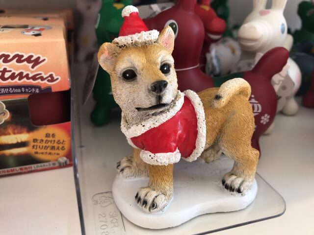 セリア「クリスマスグッズ」犬のミニオブジェ