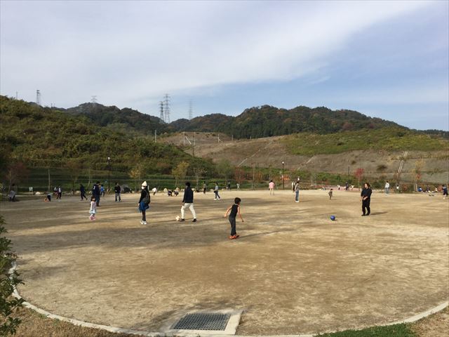 「彩都なないろ公園」ボール広場