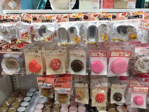 セリアのバレンタインチョコレート関連グッズ（チョコレートカップ）