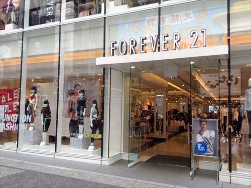 フォーエバー21（FOREVER 21）入口