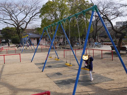 住吉公園児童遊戯場・6歳～12歳遊具・小学生向け・ブランコ