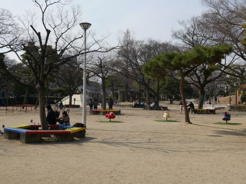 住吉公園児童遊戯場・ベンチ