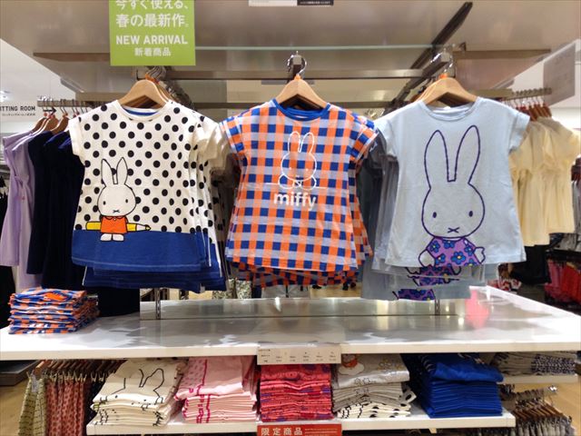 「ユニクロ×ミッフィー」コラボ、子供Tシャツ、店頭の様子