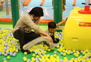 アクションボール・キッズビーの室内遊具