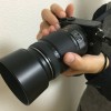 LUMIX GMに望遠レンズを取り付けた様子