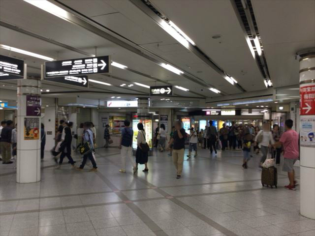 谷町線「東梅田駅」に向かう地下街