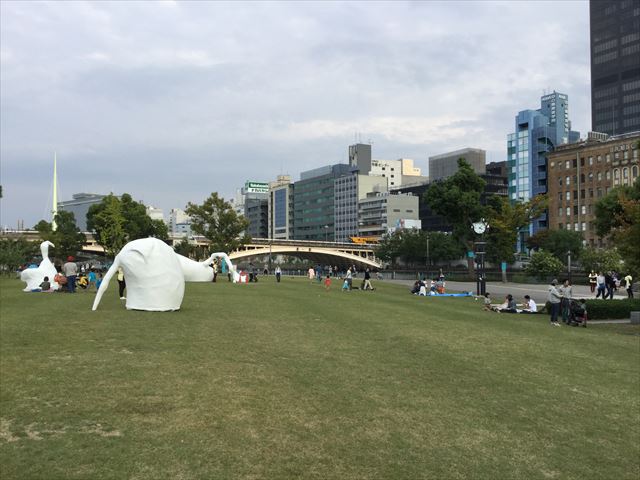 中之島公園の芝生広場