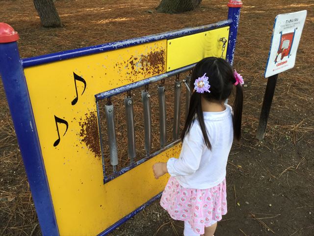 万博記念公園、子供の遊具公園「やったねの木」ユニバーサル遊具