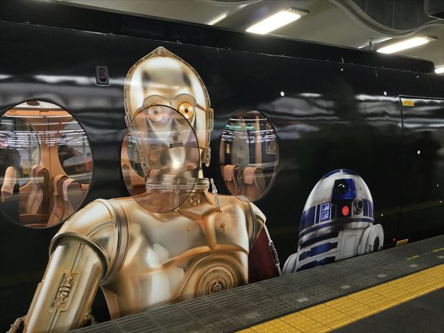 南海特急「スターウォーズ・ラピート」難波駅に到着・C-3PO・R2-D2