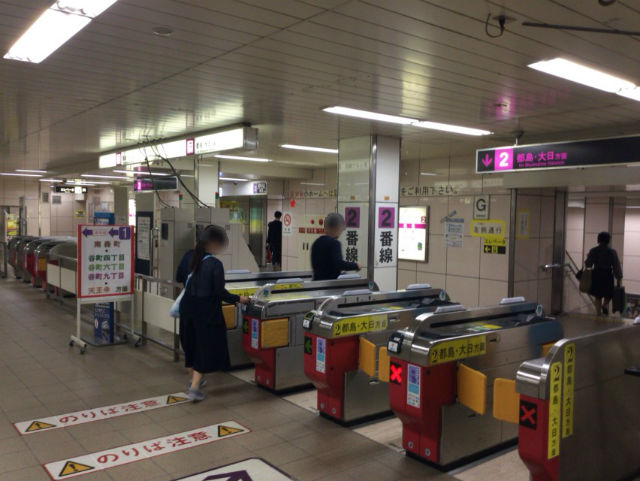 谷町線「東梅田駅」改札前