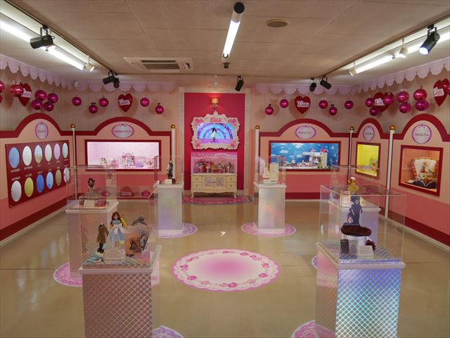 「東条湖おもちゃ王国」リカちゃんハウス展示資料館