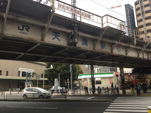 JR天満駅の横断歩道