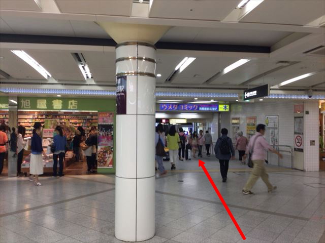 旭屋書店から東梅田駅に行く路地