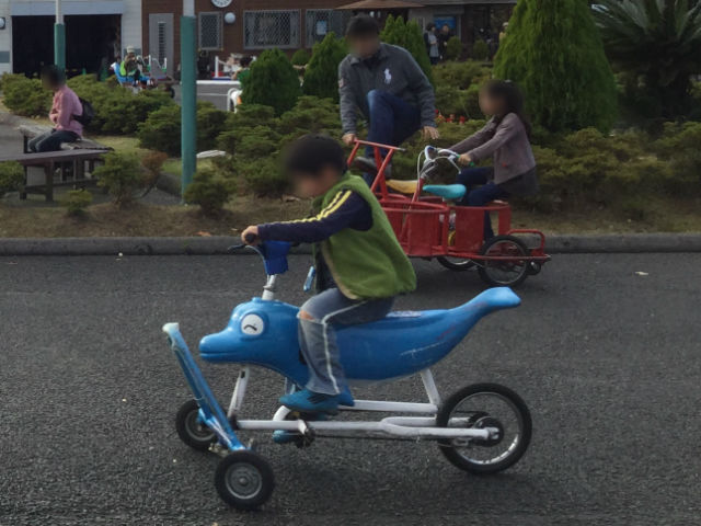 「万博おもしろ自転車広場」イルカの自転車