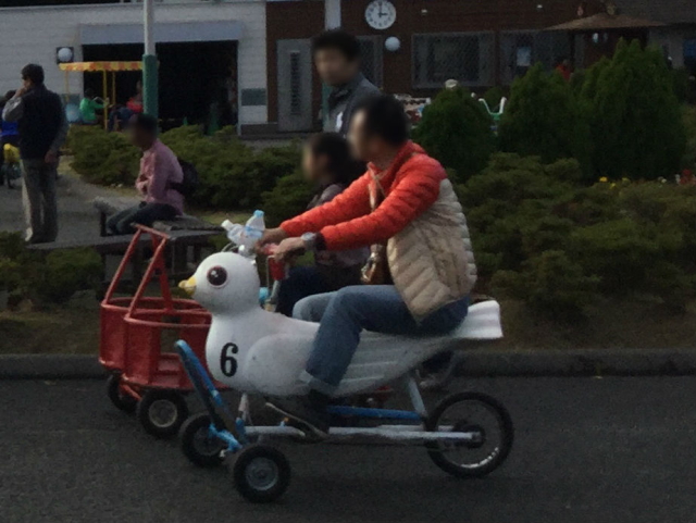 「万博おもしろ自転車広場」鳥の形をした自転車