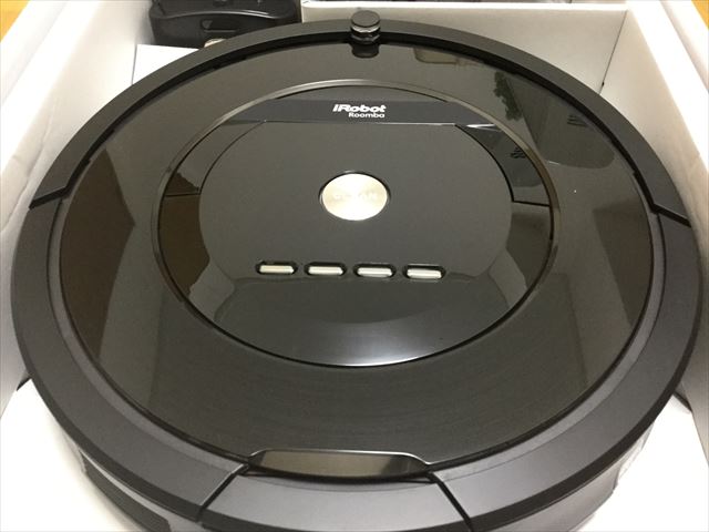 アイロボット「ルンバ885（Roomba885）」開封、アップで撮影