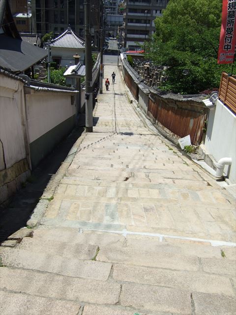 源聖寺坂（天王寺七坂）を上る