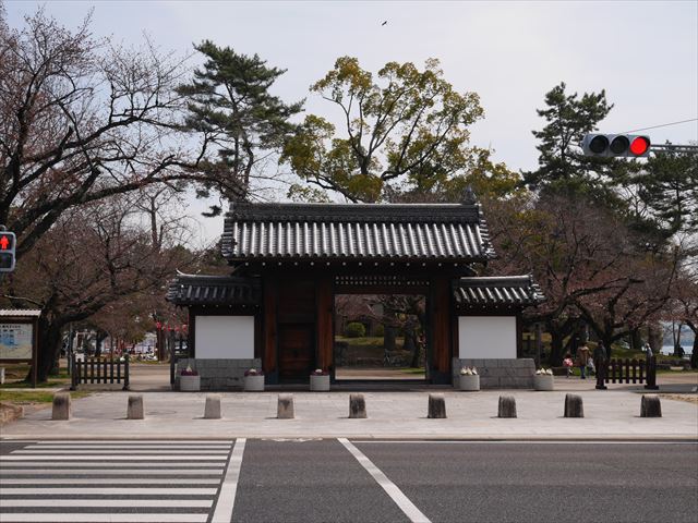 膳所城跡公園の門