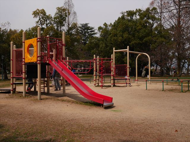 膳所城跡公園の遊具