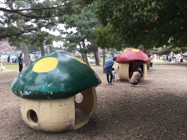 浜寺公園「北児童遊技場」きのこの家