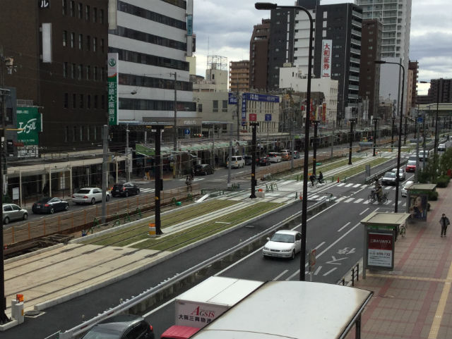 阪堺電車「天王寺駅前駅」芝生