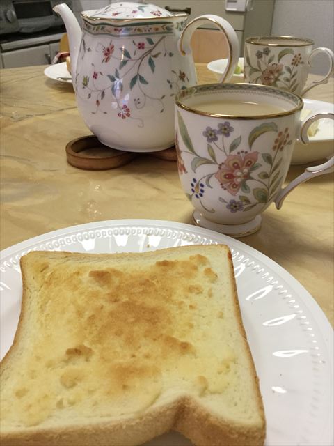 「神戸アーモンドバター」を付けて焼いた食パンを食べてみる