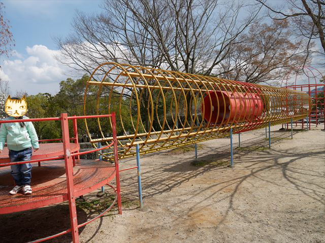 「皇子が丘公園」遊具、輪くぐり