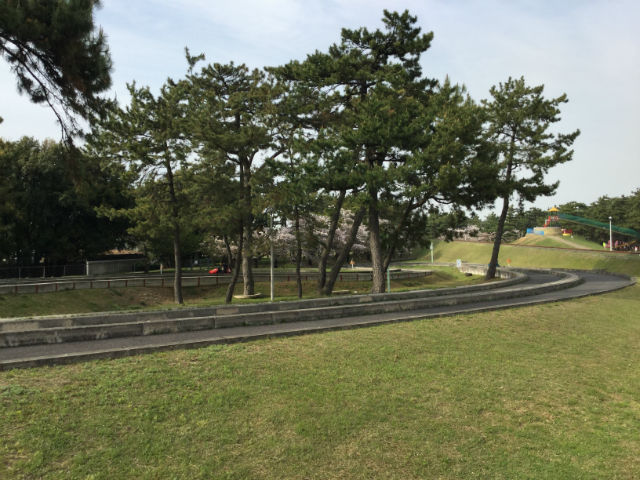 浜寺公園内のゴーカートの道