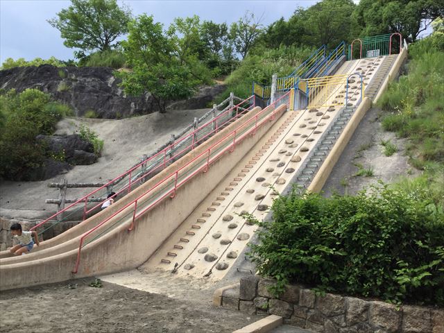 「あらかし公園」の巨大滑り台