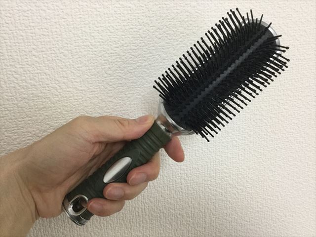 クレイツのイオンヘアブラシ「N.C-022」、正面から