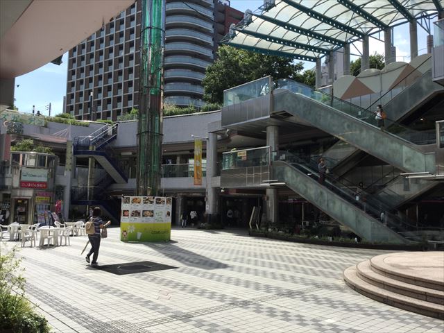 コムズガーデンと長堀鶴見緑地線「京橋駅」