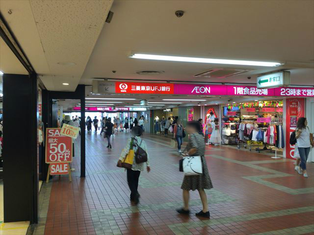 JR学研都市線京橋駅改札を出たところ、イオン