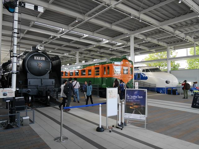 「京都鉄道博物館」展示車両、機関車C62、クハ86-1、新幹線0系