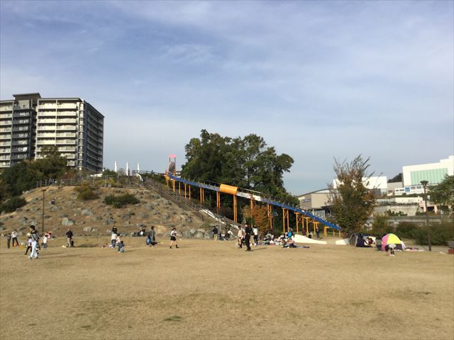 彩都西公園のローラー滑り台、全体図