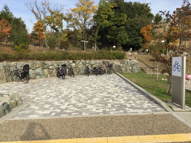 彩都西公園の駐輪場