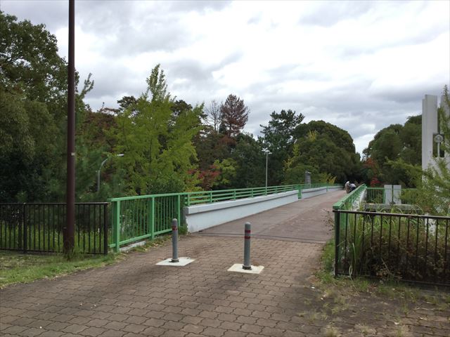 千里中央公園前の歩道橋