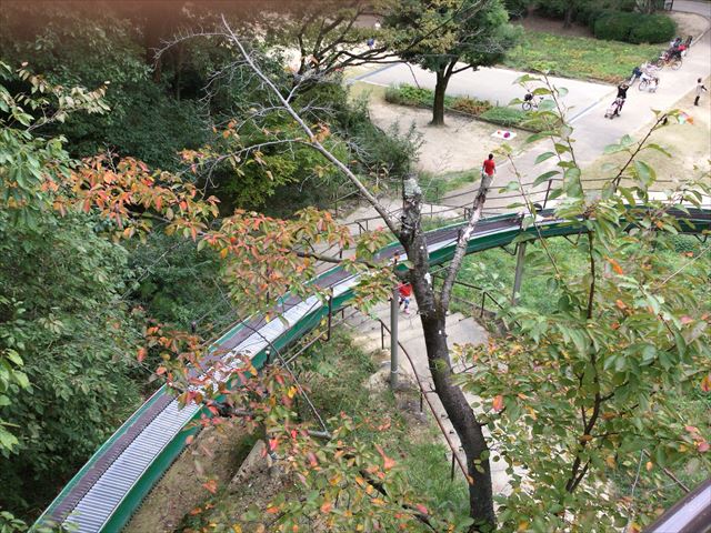 千里東町公園のロングスライダーの距離