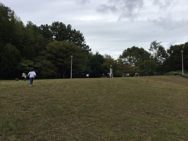 千里東町公園の芝生広場