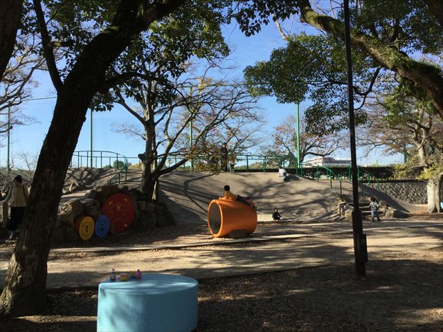 「明石公園」こども広場の遊具