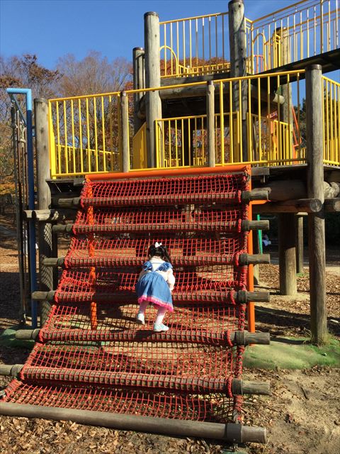 明石公園「子どもの村」木製遊具